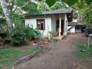 Land for sale in baththaramulla