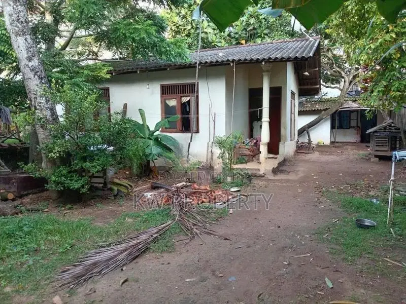 Land for sale in baththaramulla