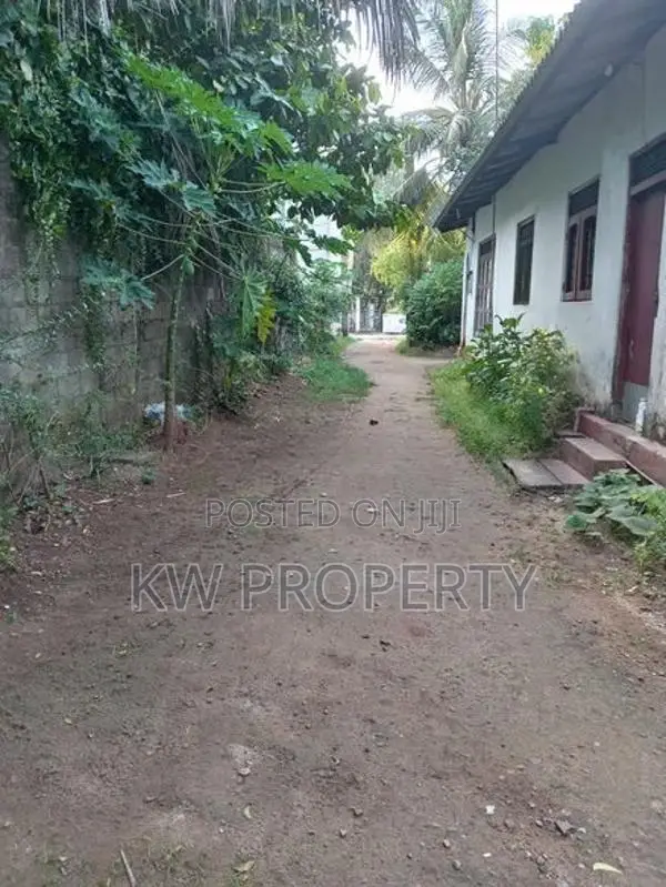 Land for sale in baththaramulla