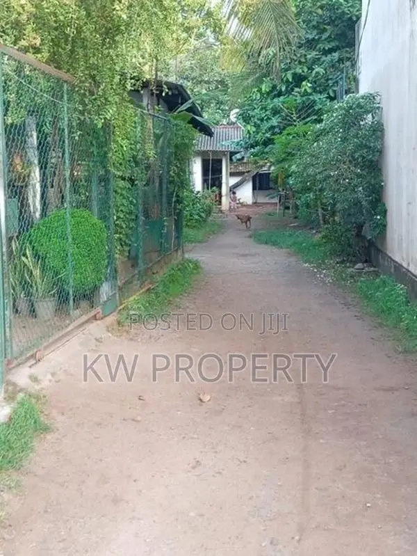 Land for sale in baththaramulla