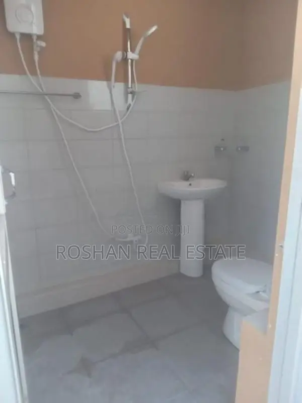 THREE STORIED COMMERCIAL BUILDING FOR RENT COLOMBO 2 CH2741