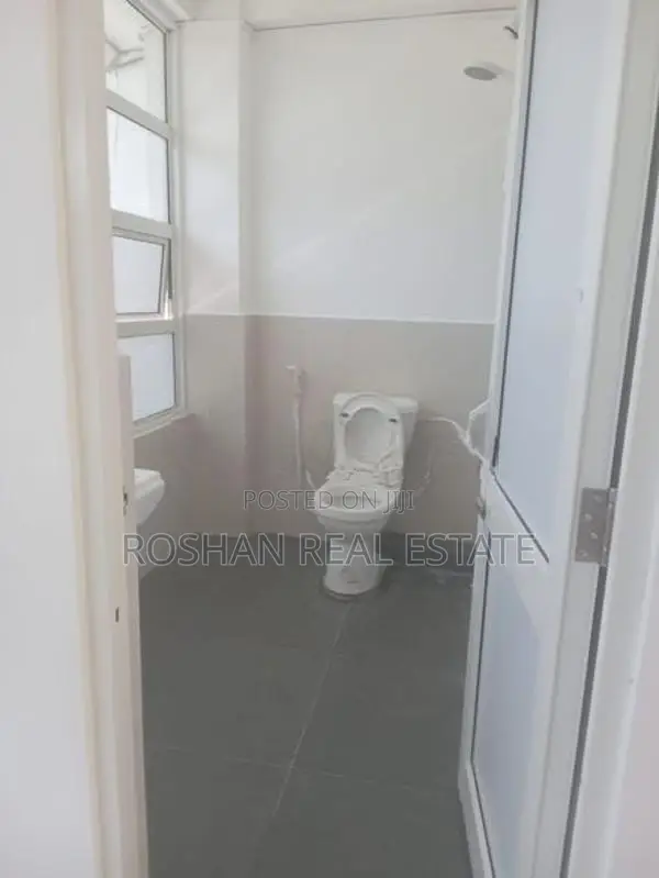 THREE STORIED COMMERCIAL BUILDING FOR RENT COLOMBO 2 CH2741