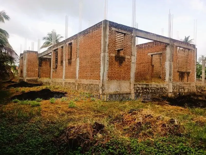 Land in Thalahena, Negombo