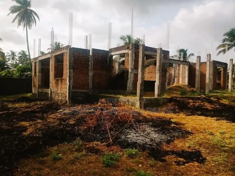 Land in Thalahena, Negombo