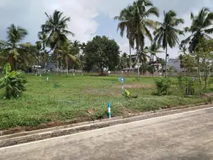 පොල්ගස්ඕවිට ජයලියගම පාරෙන් බිම් කොටස් විකිණීමට