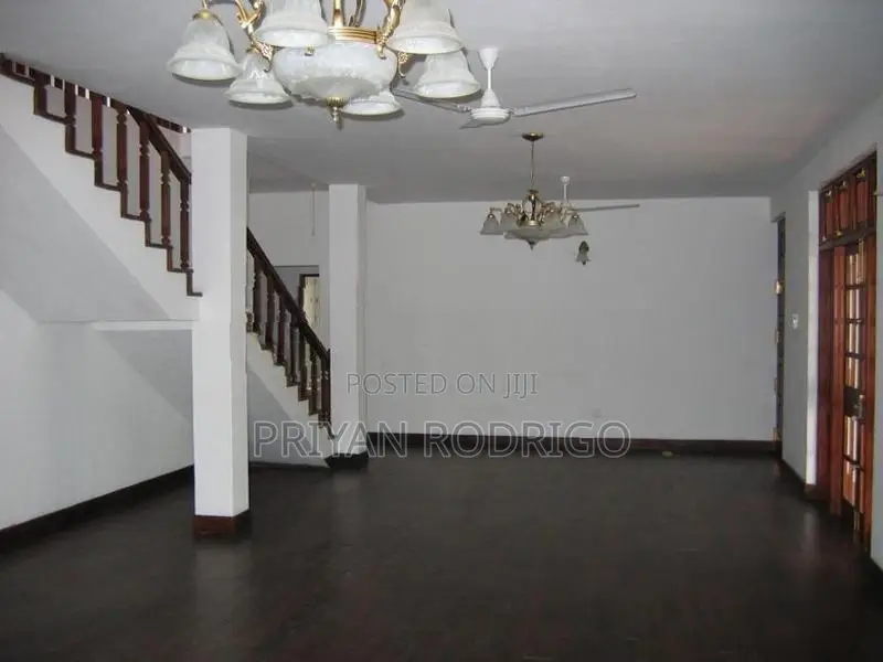 Colombo 07 Bauddhaloka Mw 23.64 Perches of Land with a House for Sale