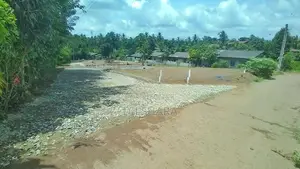 Gampaha Udugampala නගර සීමාවෙන් වටිනා බිම් කොටස් කිහිපයක්