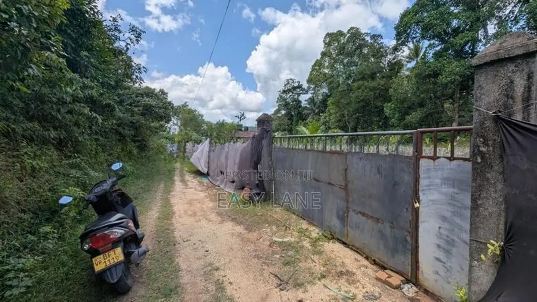 ගම්පහ දොම්පෙ නගරයට ආසන්නයේ වටිනා බිම්කොටසක් / YS 14092