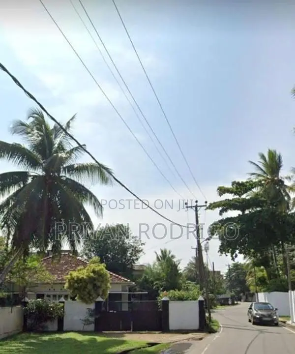 Rathmalana 43 Perches of Land with a Single Storied House for Sale