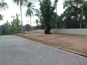 හෝමාගම රෝහල පාරෙන් බිම් කොටස් විකිණීමට
