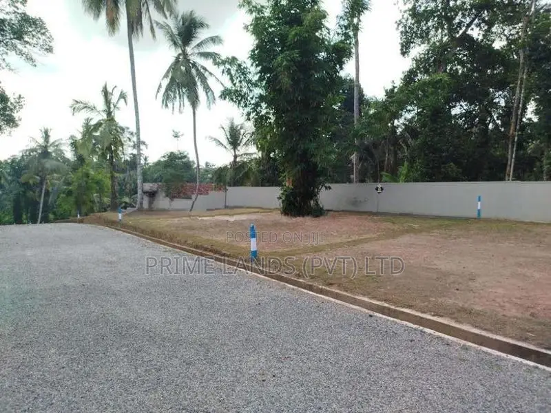 හෝමාගම රෝහල පාරෙන් බිම් කොටස් විකිණීමට