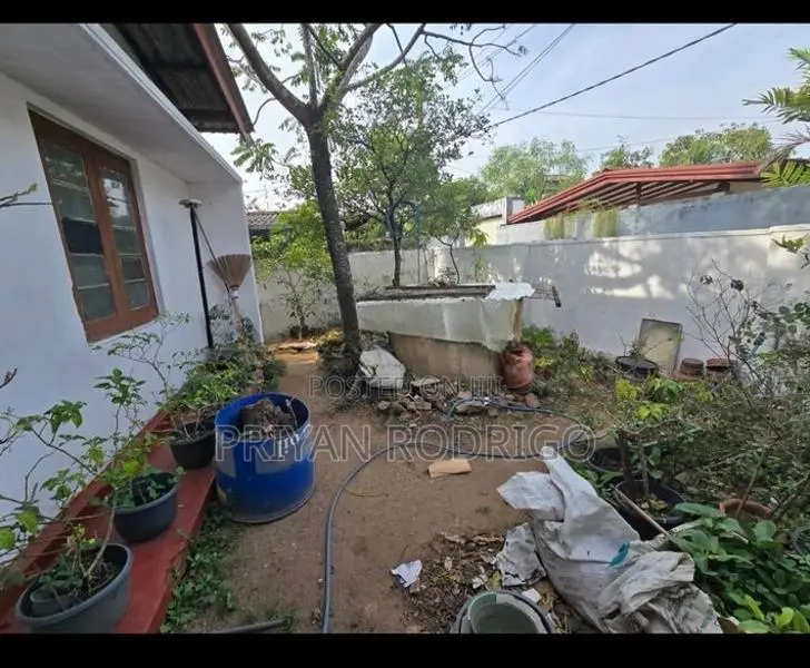 Dehiwala, Attidiya 19.85 Perches of Land with a very Old House for Sal