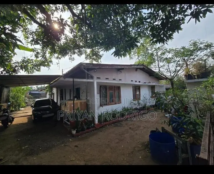 Dehiwala, Attidiya 19.85 Perches of Land with a very Old House for Sal