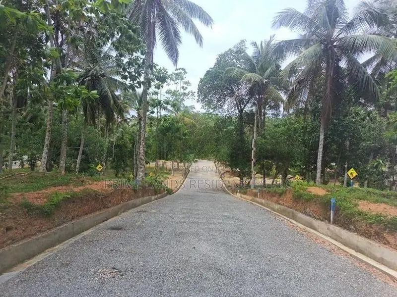 Land for Sale in Kahathuduwa