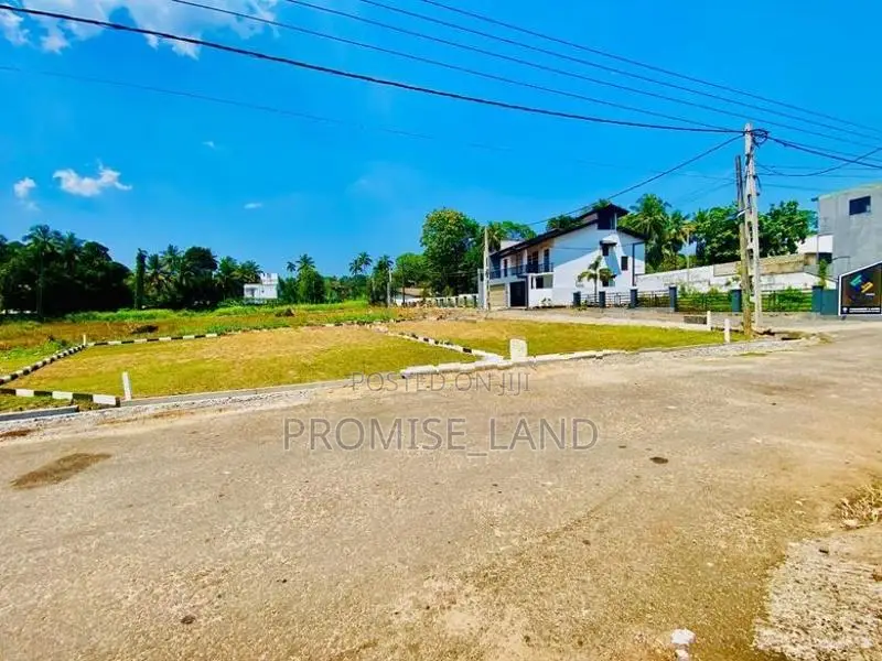 Land for Sale in Athurugiriya | 100m to Interchange K27