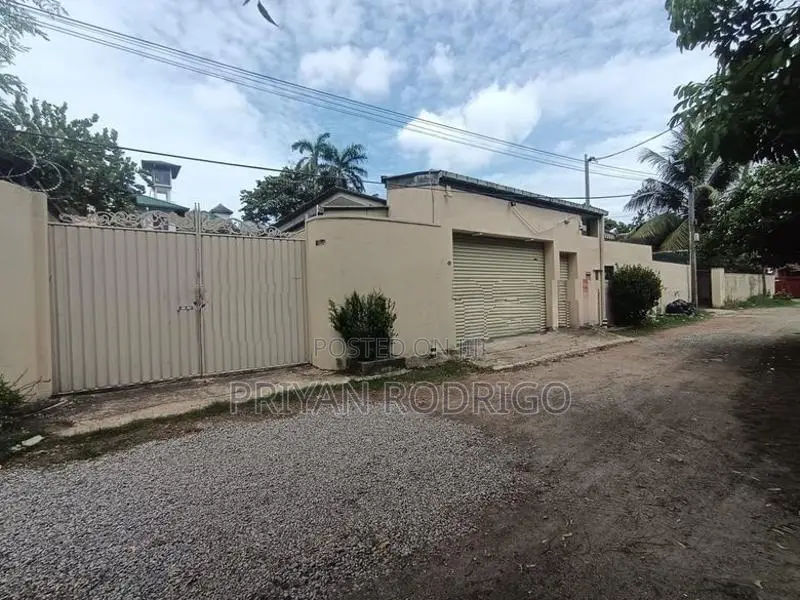 Kirulapona - Colombo 05, 19.5 Prime Land with a Large House for Sale