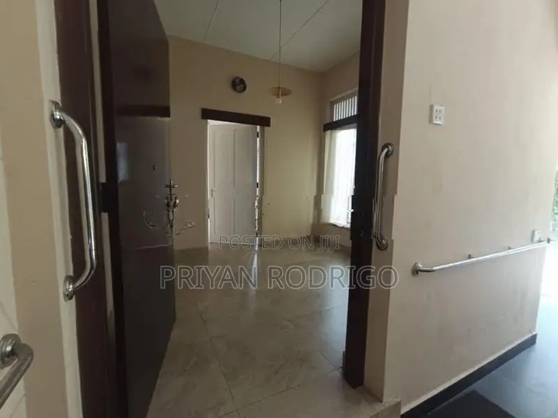 Kirulapona - Colombo 05, 19.5 Prime Land with a Large House for Sale