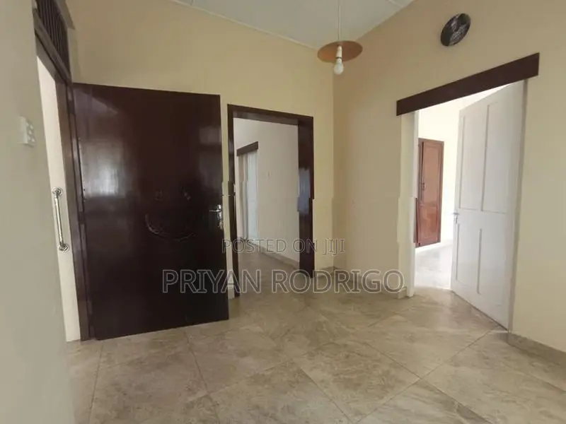 Kirulapona - Colombo 05, 19.5 Prime Land with a Large House for Sale