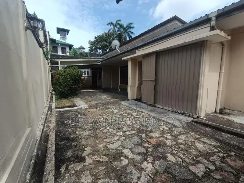 Kirulapona - Colombo 05, 19.5 Prime Land with a Large House for Sale