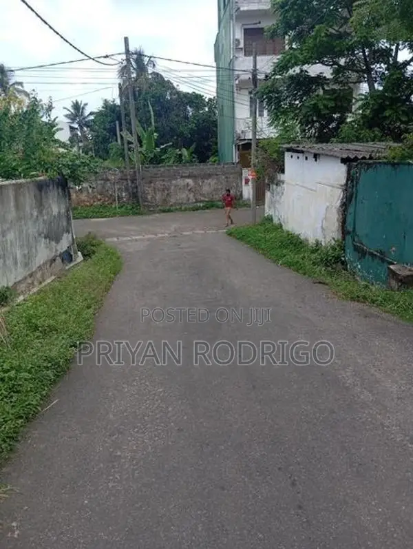 Mount Lavinia Samudrasanna Rd 20 perches Land with House for Sale