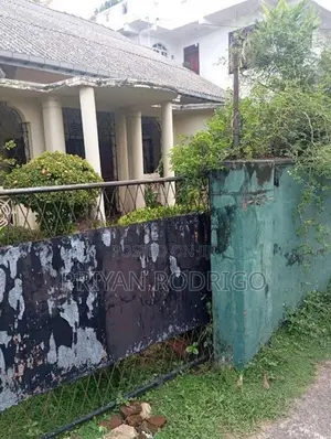 Mount Lavinia Samudrasanna Rd 20 perches Land with House for Sale