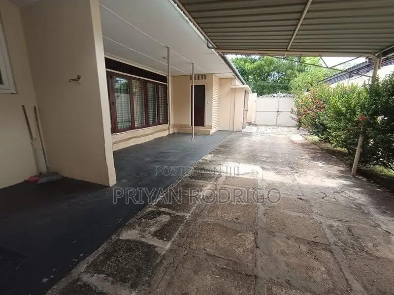 Kirulapona - Colombo 05, 19.5 Prime Land with a Large House for Sale