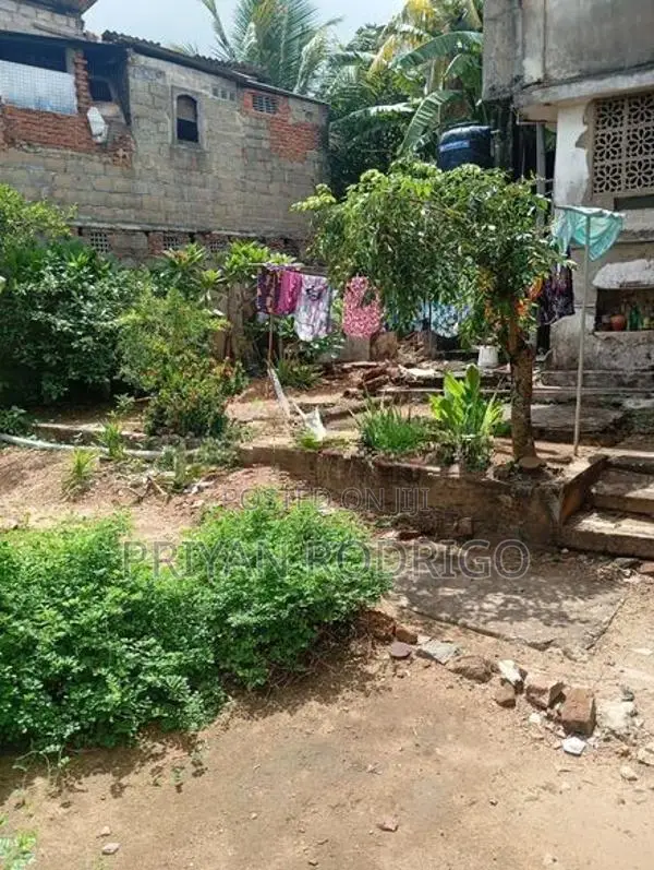 Mount Lavinia Samudrasanna Rd 20 perches Land with House for Sale