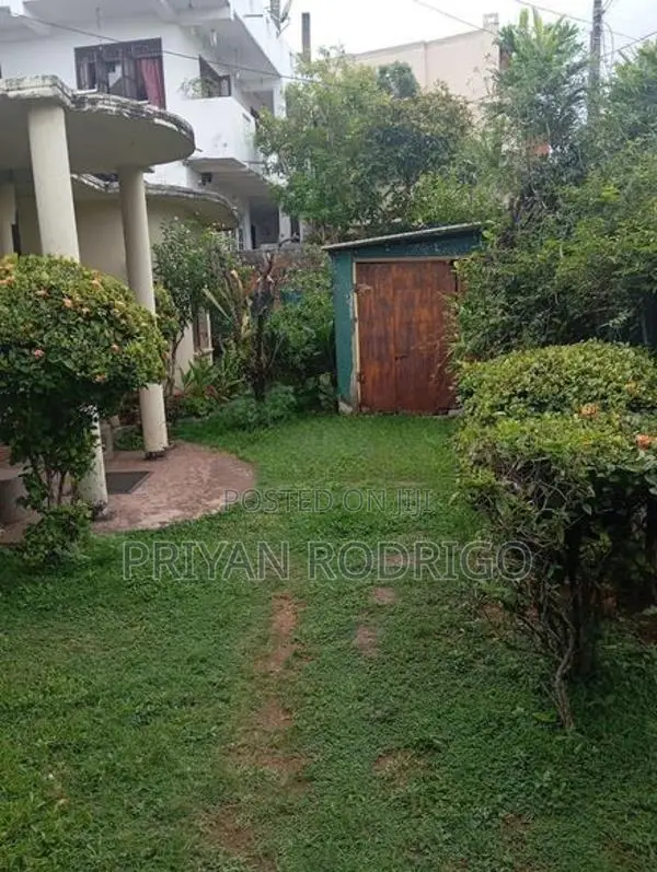 Mount Lavinia Samudrasanna Rd 20 perches Land with House for Sale
