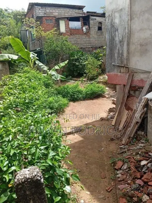 Mount Lavinia Samudrasanna Rd 20 perches Land with House for Sale