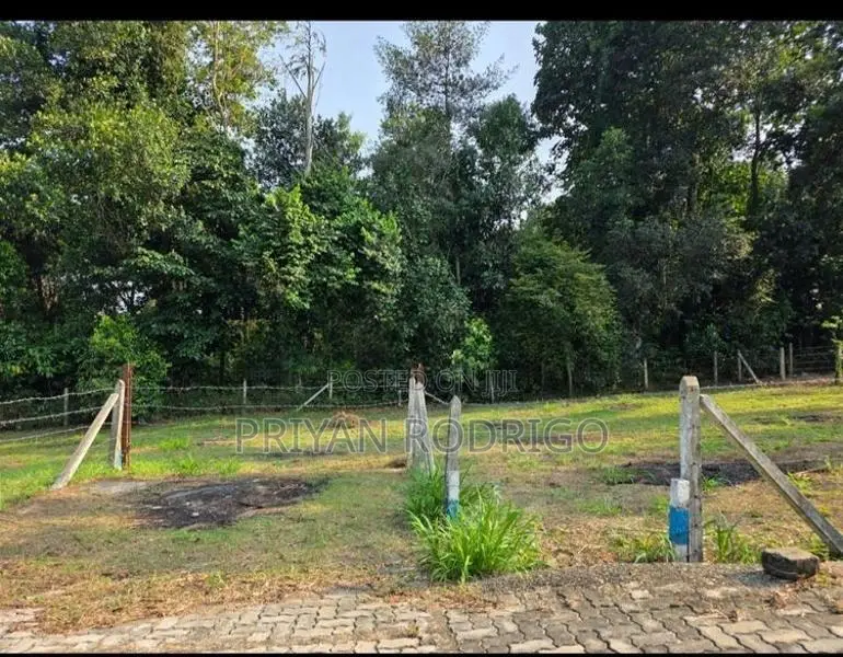 Athurugiriya 28.6 Perches of Land For sale
