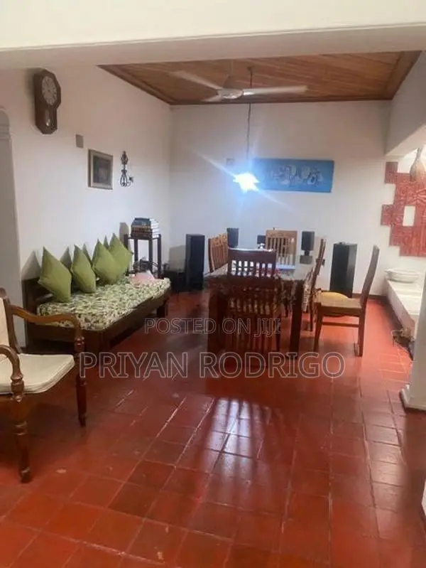 Thalawathugoda, 19.5 Perch Land with a Beautiful 04 BR House for Sale