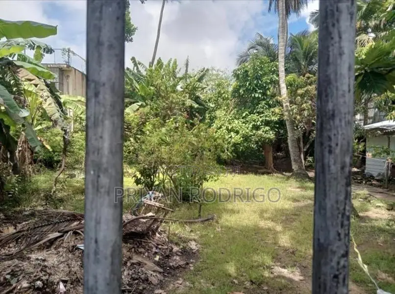 35 Perches of Land for Sale in Dematagoda