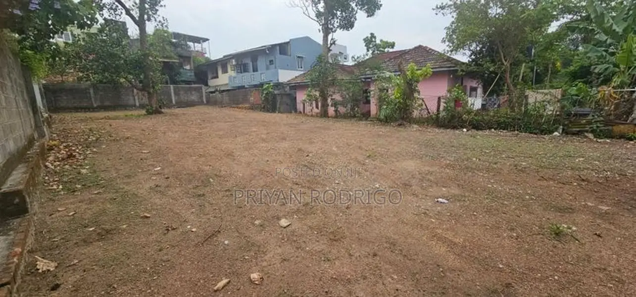 Pitakotte Epitamulla Road 18.5 Perches top residential Land for Sale