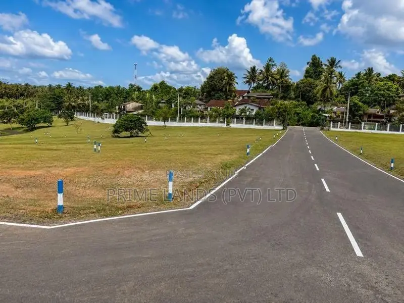 තලගල බෙරුකැටිය හන්දියට ආසන්නව බිම් කොටස් විකිණීමට