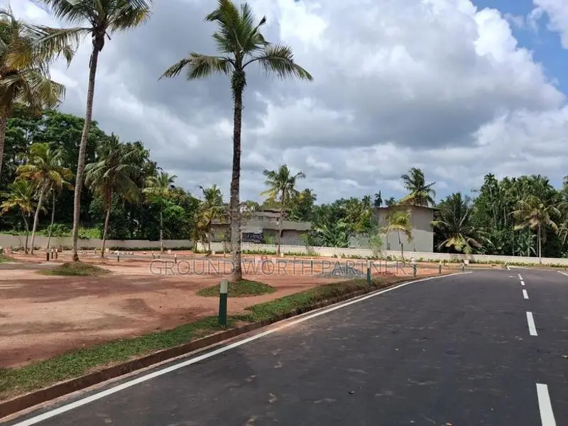 Valuable Land For Sale In Thalawathugoda Hokandara Vidyala Junction
