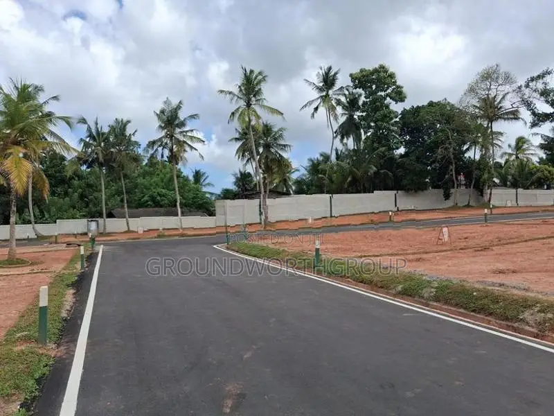 Bare Lands for Sale in Hokandara S7