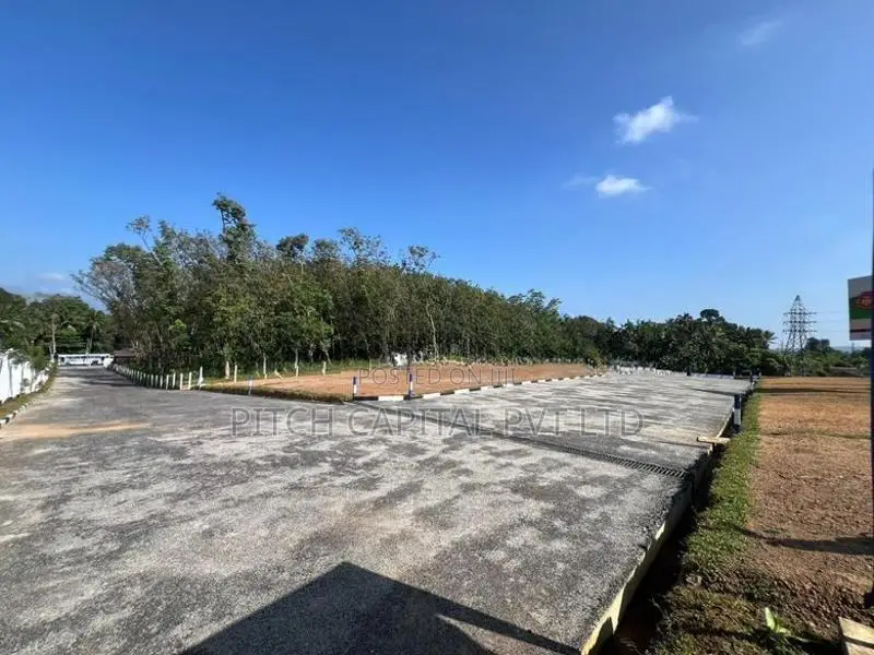 Avissawella - kaluaggla 122 high level road facing land for sale