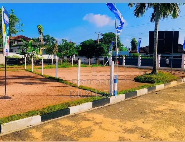 මාතර නගරයෙන් ඉඩමක්