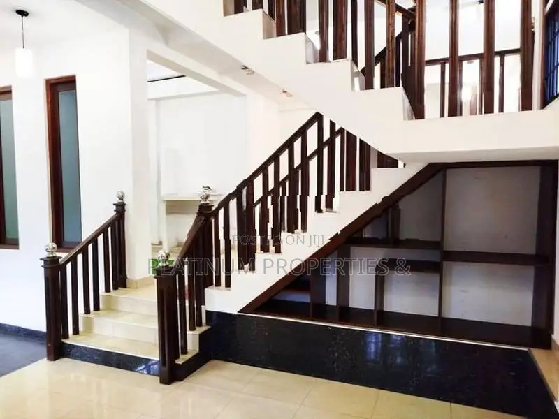 3-Story Luxury House For Sale In Piliyandala