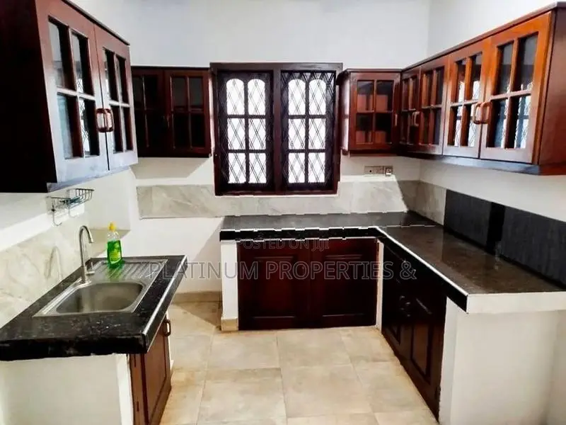 3-Story Luxury House For Sale In Piliyandala