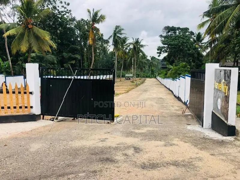 අතුරුගිරිය ප්‍රදේශයෙන් අගනා ඉඩමක්
