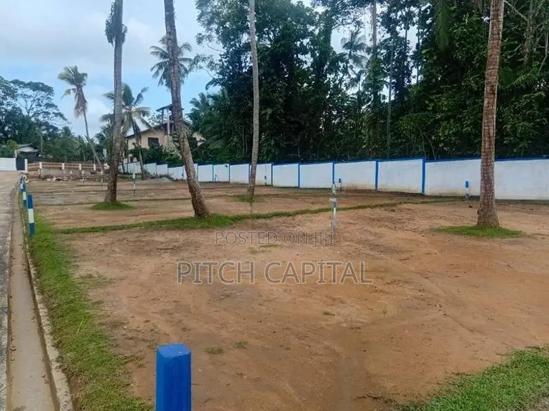 අතුරුගිරිය ප්‍රදේශයෙන් අගනා ඉඩමක්