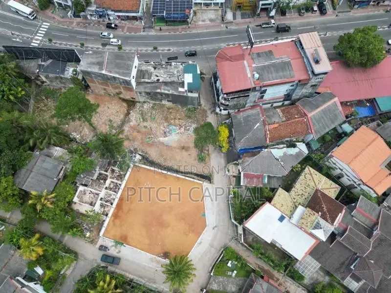 පැලවත්තේන් හංදියෙන් හොදම බිම් කොටසක්