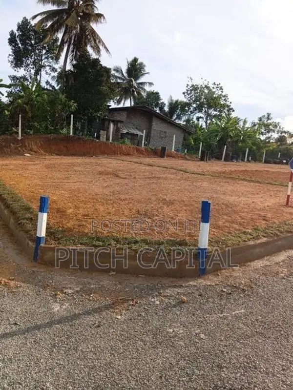 කළුතර නගරය ගාලු පාර ළඟින් ඉඩමක්