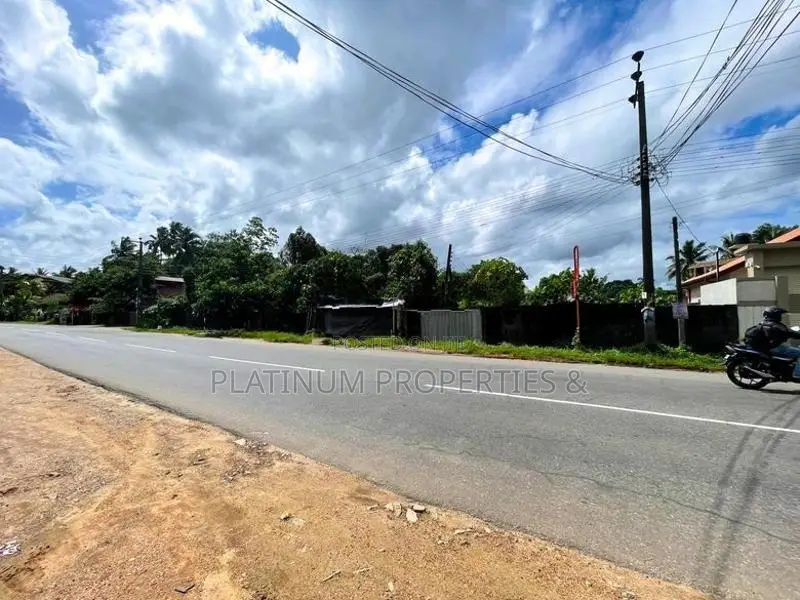 High-level Road Facing 213 Perch Land For Sale In Padukka Meepe