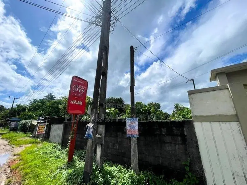 High-level Road Facing 213 Perch Land For Sale In Padukka Meepe
