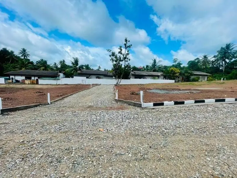 Udugampala නගරයෙන් 244 බස් පාරෙන් මනරම් බිම් කොටස් කිහිපයක්