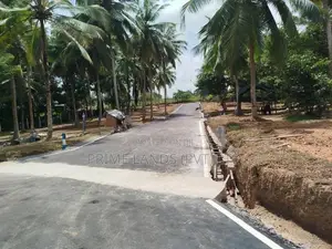 පොල්ගස්ඕවිට මත්තේගොඩ පාරෙන් බිම් කොටස් විකිණීමට