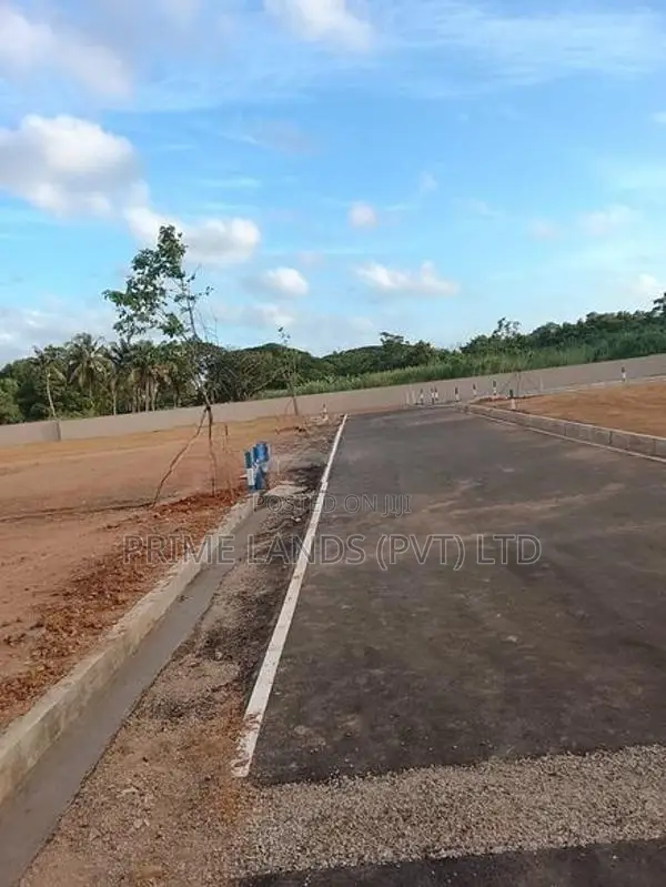 රාජගිරිය කොස්වත්ත පාරෙන් බිම් කොටස් විකිණීමට