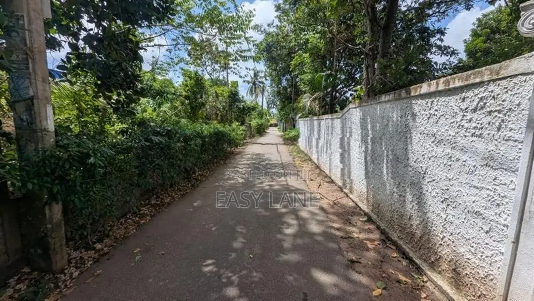 ජාඇල ඒකලින් වටිනා නේවාසික බිම්කොටසක් / YS 14001
